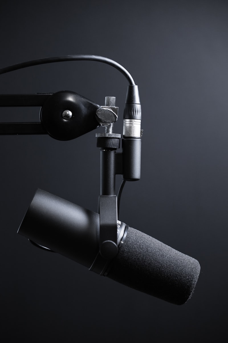 Studio d'enregistrement avec microphones professionnels de podcasting